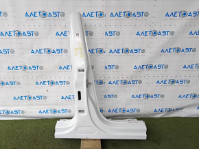 The central right body pillar of VW Tiguan 09-18 is sawn off