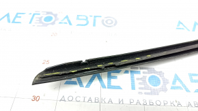 Right windshield molding Audi A4 B9 17 - cracks, torn