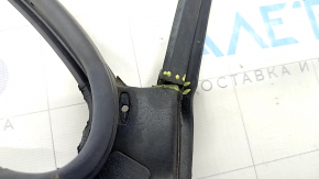 The door seal of the rear right Jeep Grand Cherokee WK2 11-21 is torn