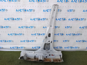 The right center pillar of a Subaru Outback 15-19 was sawed off.