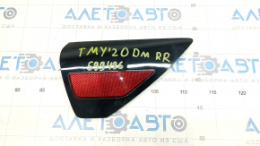 Reflector on the rear right wing Tesla Model Y 20 - broken mount, scratches