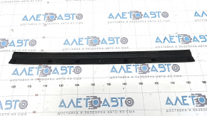 Rubber seal for the tailgate of a Jeep Grand Cherokee WK2 14-21 upper door, used