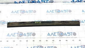 Rubber seal for the tailgate of a Jeep Grand Cherokee WK2 14-21 upper door, used