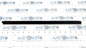 Glass seal front right Jeep Grand Cherokee WK2 11-21 inner