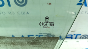 Glass of the front left door VW Atlas 18 - scratches