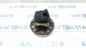 Rear right hub Hyundai Elantra AD 17-20 rusty, crack in the housing