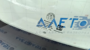 Windshield Alfa Romeo Stelvio 18-19 air on the edge, chips