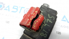 Positive terminal of Alfa Romeo Stelvio 18 battery - underhood, cover broken