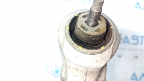 Upper front right arm Alfa Romeo Stelvio 18 - torn silent block