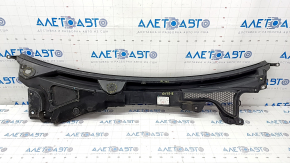 Windscreen wiper grille plastic Alfa Romeo Stelvio 18 - crack in mount, torn seal