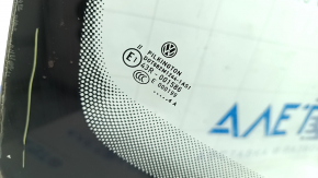 Windshield VW Tiguan 09-17 air on the edge, worn