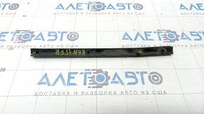 Right hood seal Jeep Renegade 15 - torn