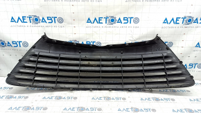 Front bumper grille Toyota Camry v55 15-17 usa LE, broken fasteners, dented