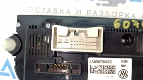 Climate control VW Tiguan 09-15 auto with heated seats, crack in glass, scratches