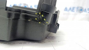 Kia Niro 17-19 HEV underhood fuse box cover broken