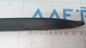 Right windshield molding VW Tiguan 09-17 is broken, the rubber has dried out