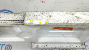 Toyota Prius 30 10-15 rear bumper absorber is pressed, the guide is broken, it is torn