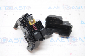 Relay block under the hood Hyundai Sonata 11-15 cracked cover