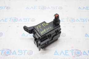 Relay block under the hood Hyundai Sonata 11-15 cracked cover