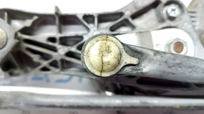 Windscreen wiper linkage with motor Lexus GS300 GS350 GS430 GS450h 06-07 cracks in linkage retainer
