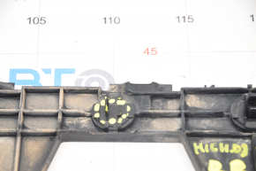 Rear bumper mount center right Toyota Highlander 08-13 breakage of mount