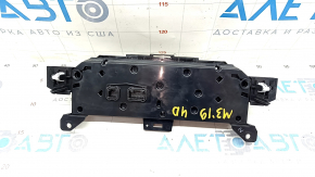 Climate control Mazda 3 22-23 Auto, scratches