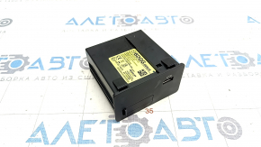 USB Hub, SD card Mazda 3 19-