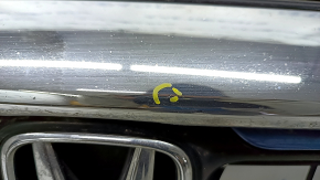 Radiator grille Honda Insight 19-22 complete with emblem, sand, bumps, scratches, crack in fastening