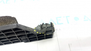 Lower rear radiator deflector Infiniti QX50 19 - broken mount