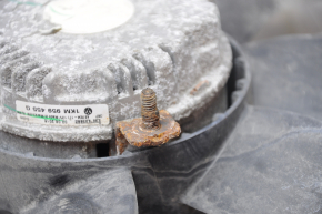 Cooling fan left VW Jetta 11-18 USA large, bolt torn off, rusty mounting bolts