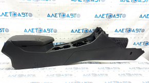 Central console armrest and cup holders VW Jetta 19 - black leather, scratches, needs cleaning, tear