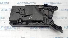 Battery tray VW Tiguan 18 - broken mount, dented