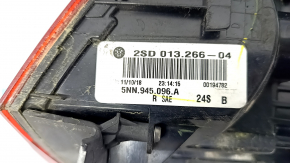 Light outer wing right VW Tiguan 18-usa, crack in glass, scratches, bump, debris inside