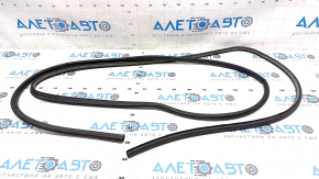 The rear left door seal of Mercedes GLS-class X166 13-19 is torn