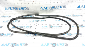 The rear left door seal of Mercedes GLS-class X166 13-19 is torn