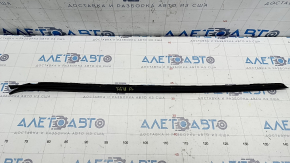 Left windshield molding VW Tiguan 18 - crack, torn, missing element