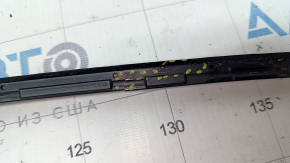 Left windshield molding VW Tiguan 18 - crack, torn, missing element