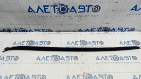 Right windshield molding VW Tiguan 18 - torn