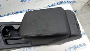 Central console armrest and cup holders VW Tiguan 18 - leather black, scuffs, scratches, for dry cleaning