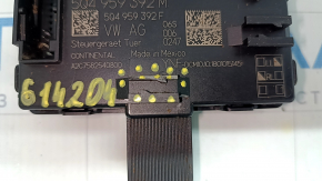 Front right door computer VW Tiguan 18 - broken mount