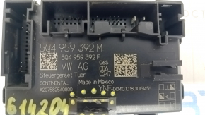 Front right door computer VW Tiguan 18 - broken mount