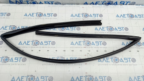 Front right door glass seal Chrysler Pacifica 17-
