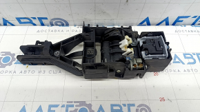 Rear right door handle mechanism Chrysler Pacifica 17 - broken mount