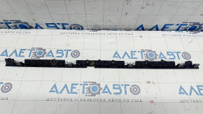 Rear left window molding mount Chrysler Pacifica 17 - mount broken