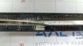 Door molding lower rear right Chrysler Pacifica 17- chrome, broken fasteners