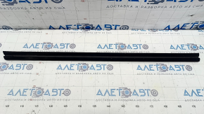 Glass seal inside front right door Chrysler Pacifica 17-