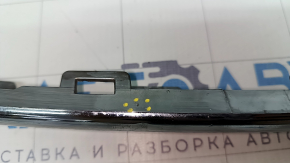 Molding lower grille front bumper central Chrysler Pacifica 17-20 chrome, scratches, sand, cracks in fastening, dent