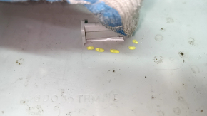 Door sill trim front left Chrysler Pacifica 17- gray, needs cleaning, worn, broken fastening