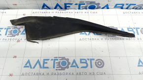 Right windshield wiper seal Chrysler Pacifica 17 - seal dried out, torn