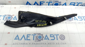 Right windshield wiper seal Chrysler Pacifica 17 - seal dried out, torn